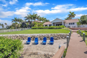Paradise with a pool, pier and private beach area